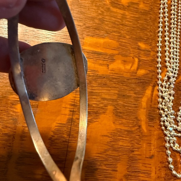 Mexican cuff bracelet stamped with lavender colored stone - Picture 2 of 3